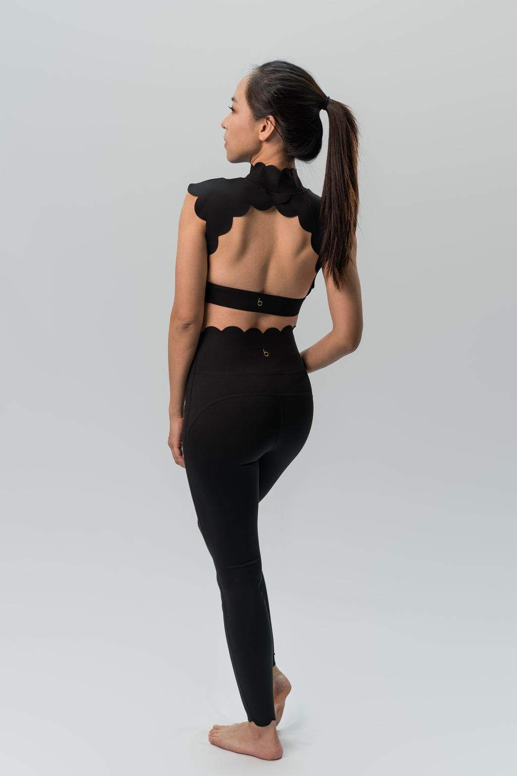 Babel Halter Neck Hollow Back Wave Sports Bra - Black